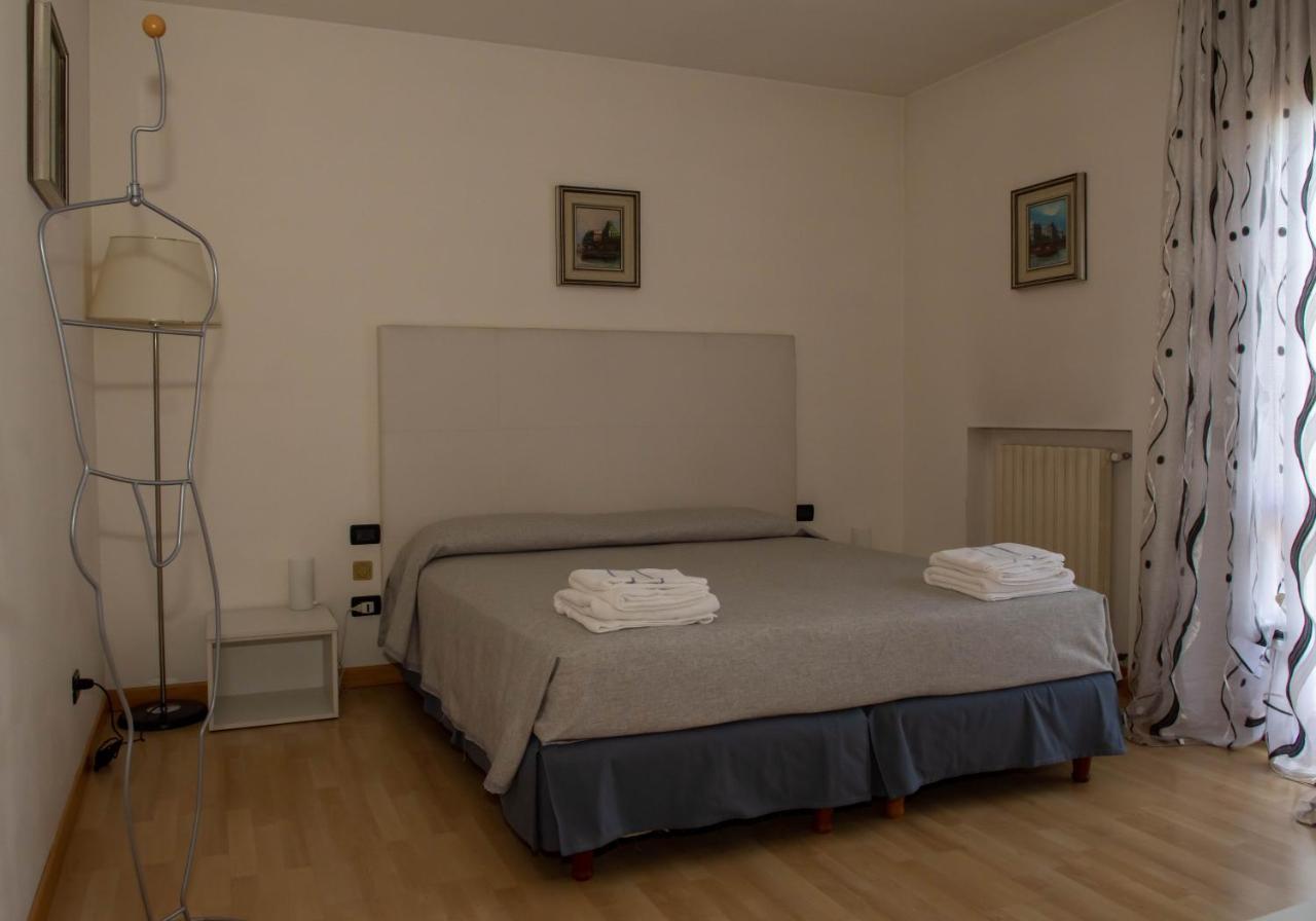 Bed And Breakfast La Sosta Ponte San Nicolo Bagian luar foto