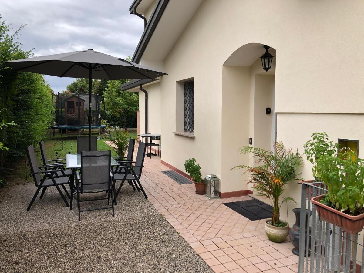 Bed And Breakfast La Sosta Ponte San Nicolo Bagian luar foto